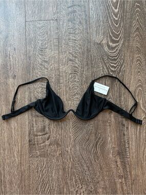 Betty Jade Deep V Wire Black Swimwear Top